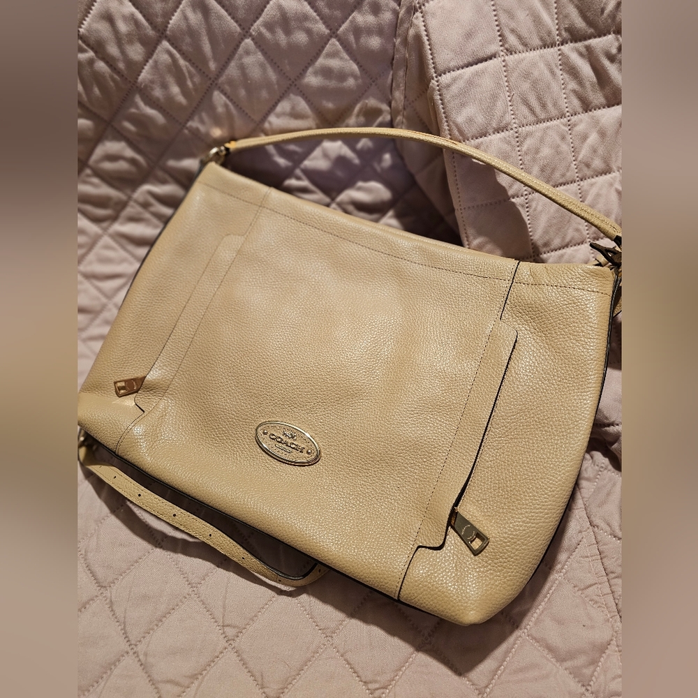 NWT- Coach - Large Scout Hobo in Pebbled Leather